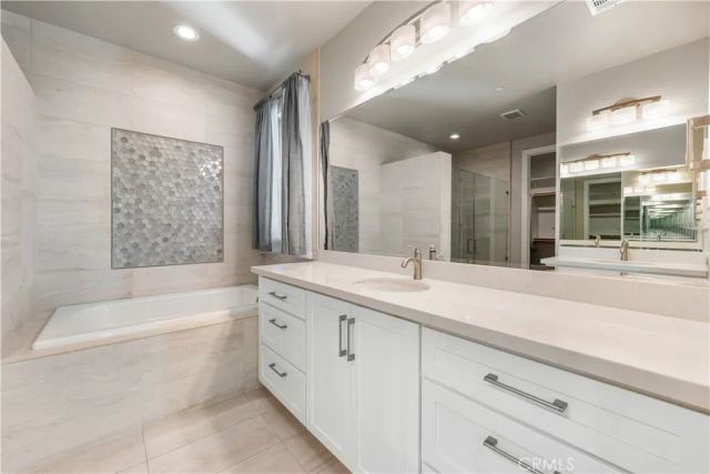 895 Via Ondulando, Ventura, CA 93003