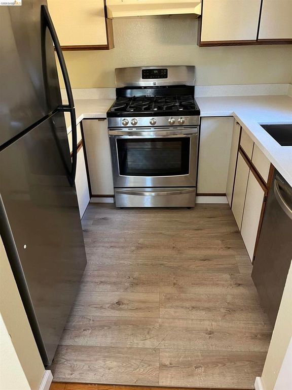 Image 4 of property listing at 2018 9Th St B, Berkeley, CA 94710