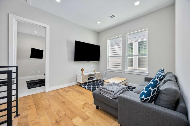 5821 Kansas Street, Houston, TX 77007