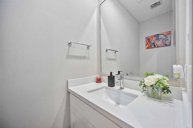 5821 Kansas Street, Houston, TX 77007