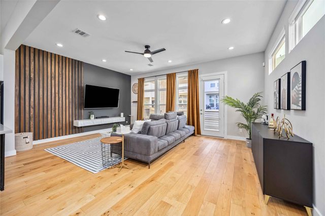 5821 Kansas Street, Houston, TX 77007