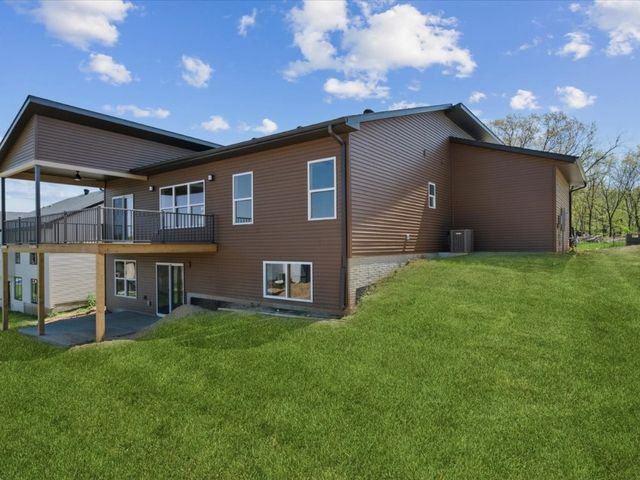 1423 Legend Drive, Tiffin, IA 52340