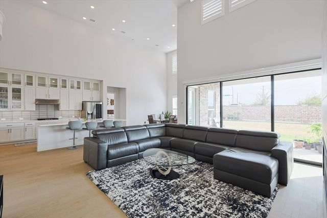 9316 Sandhills Drive, Lantana, TX 76226