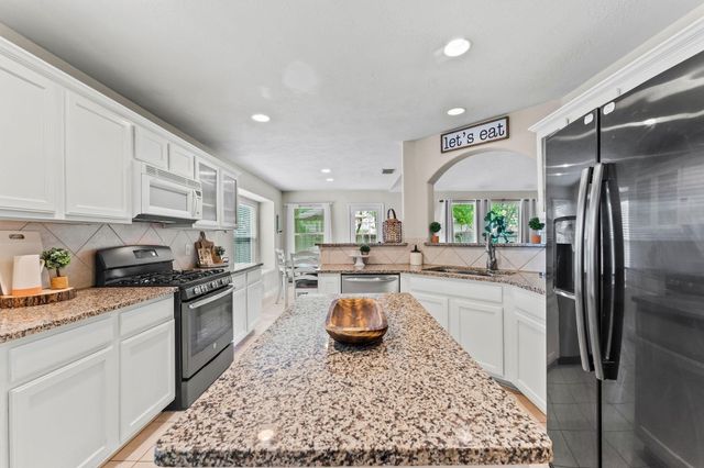 219 N Wimberly Way, The Woodlands, TX 77385