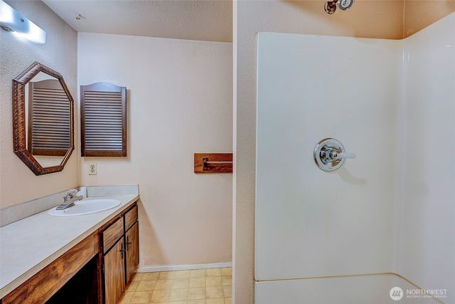 5927 147 Street SW, Edmonds, WA 98026