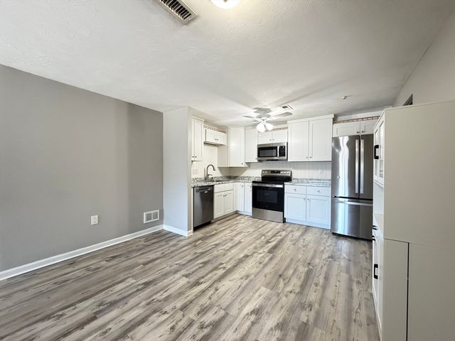 354 Neponset St M, Canton, MA 02021