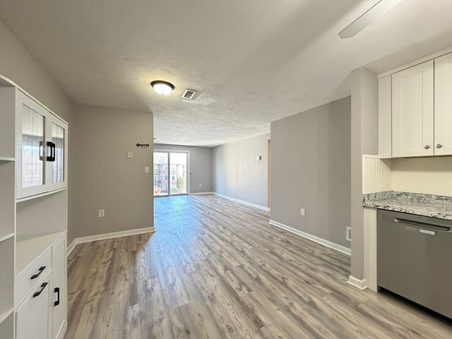 354 Neponset St M, Canton, MA 02021