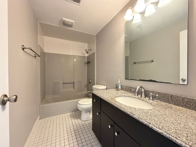 354 Neponset St M, Canton, MA 02021