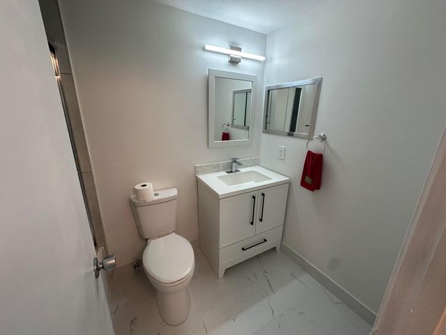 21 Salisbury A, West Palm Beach, FL 33417