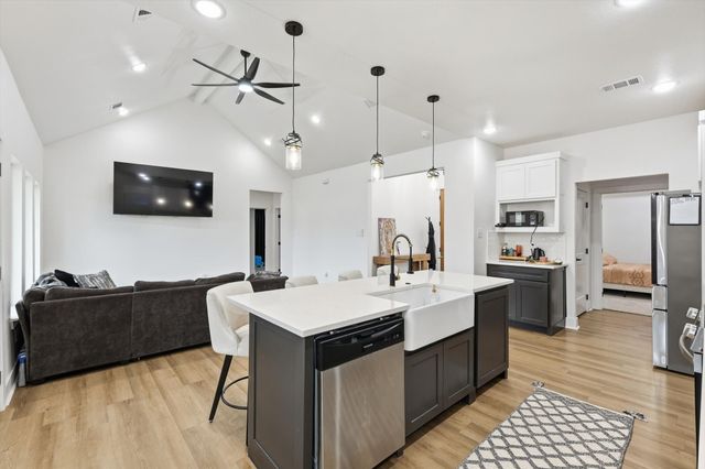 1404 17th Street, Bridgeport, TX 76426