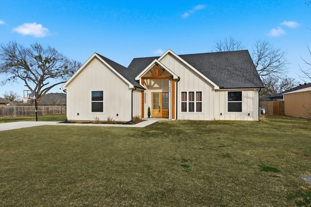 1404 17th Street, Bridgeport, TX 76426