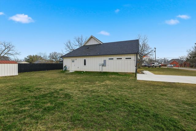 1404 17th Street, Bridgeport, TX 76426