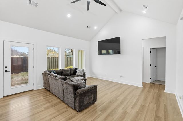 1404 17th Street, Bridgeport, TX 76426