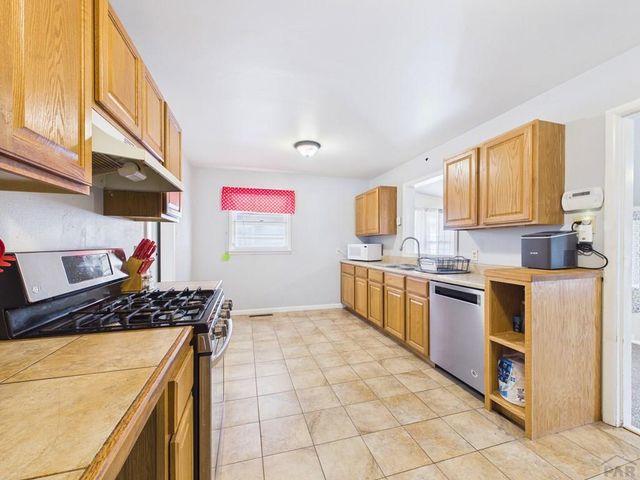 1615 Englewood Dr, Pueblo, CO 81005