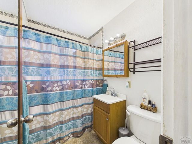 1615 Englewood Dr, Pueblo, CO 81005