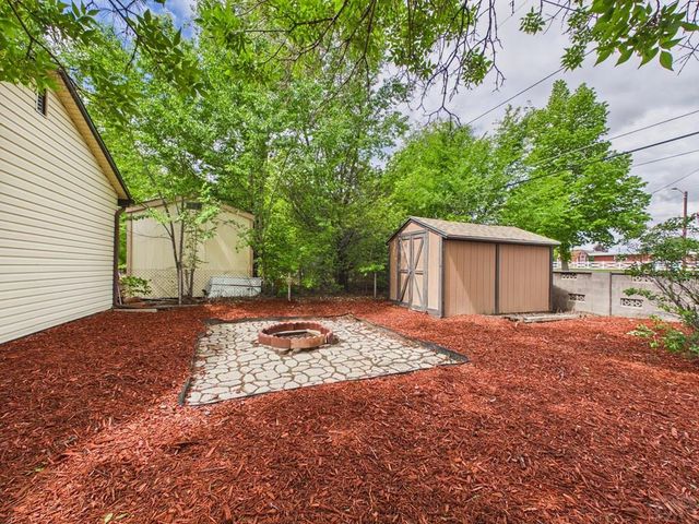 1615 Englewood Dr, Pueblo, CO 81005