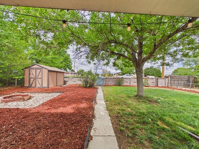 1615 Englewood Dr, Pueblo, CO 81005