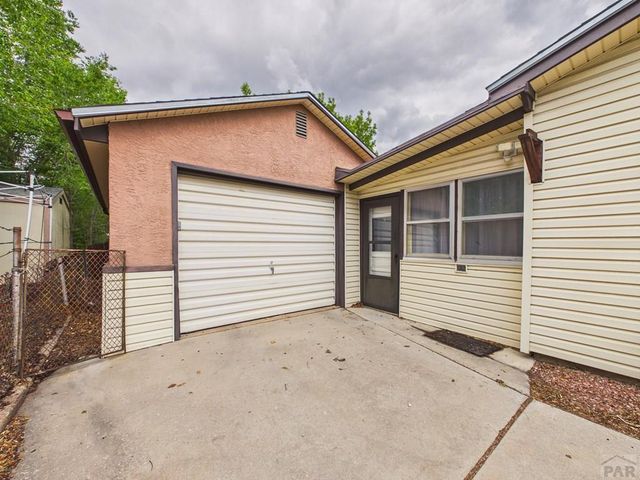 1615 Englewood Dr, Pueblo, CO 81005