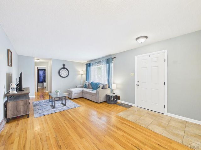 1615 Englewood Dr, Pueblo, CO 81005