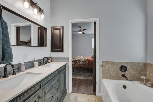 303 Parkside DR, San Marcos, TX 78666