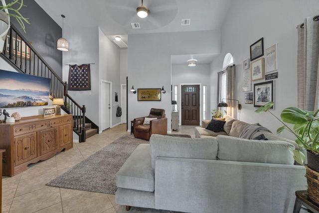 303 Parkside DR, San Marcos, TX 78666