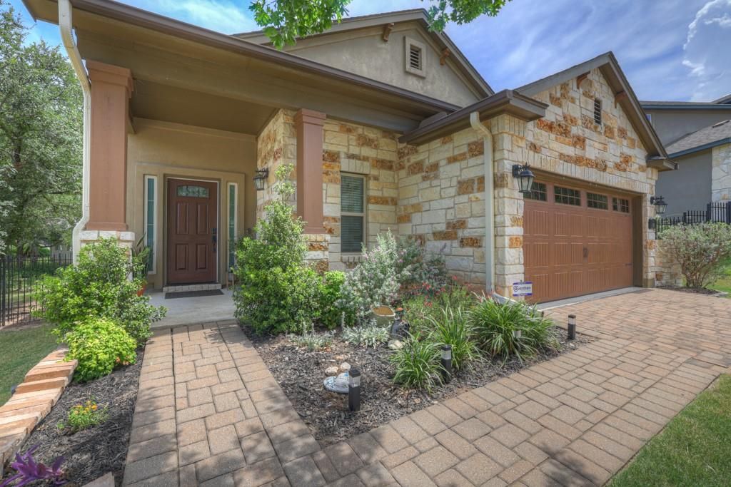 303 Parkside DR, San Marcos, TX 78666