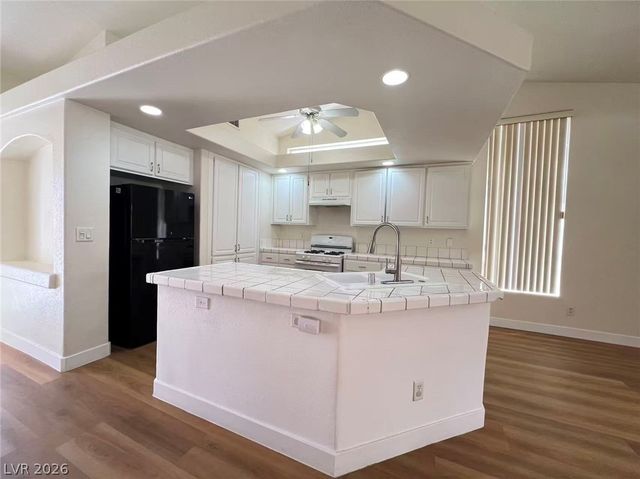 8704 AUTUMN VALLEY Avenue, Las Vegas, NV 89129