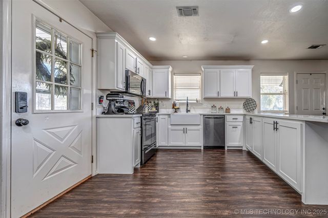 1121 Industrial Park Drive, Sulphur, OK 73086