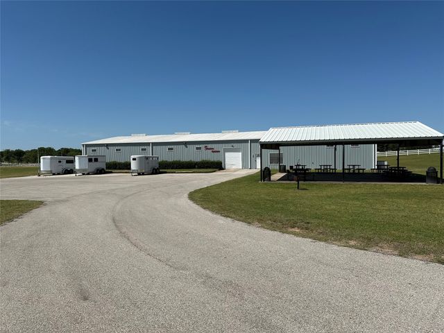 23710 Champion Drive, Lindale, TX 75771