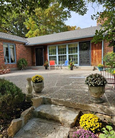 1 Meadowbrook Heights, Hannibal, MO 63401