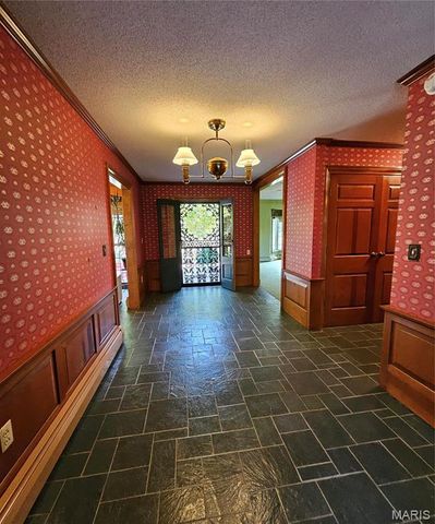 1 Meadowbrook Heights, Hannibal, MO 63401