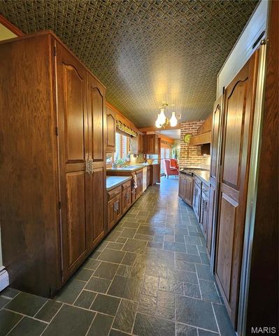 1 Meadowbrook Heights, Hannibal, MO 63401