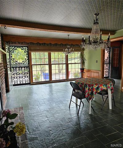 1 Meadowbrook Heights, Hannibal, MO 63401