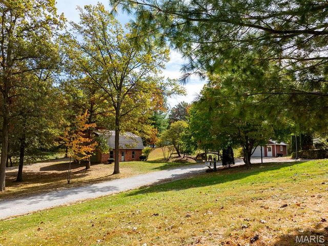 1 Meadowbrook Heights, Hannibal, MO 63401