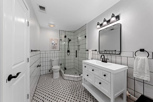 100 Rainbow's End, Wimberley, TX 78676