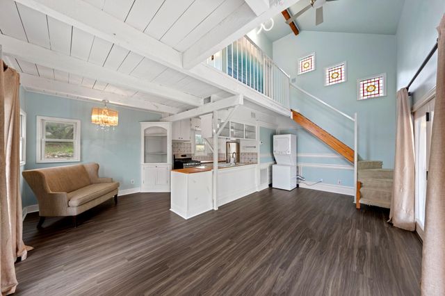 100 Rainbow's End, Wimberley, TX 78676
