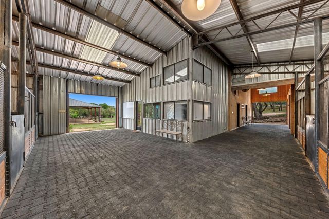 100 Rainbow's End, Wimberley, TX 78676