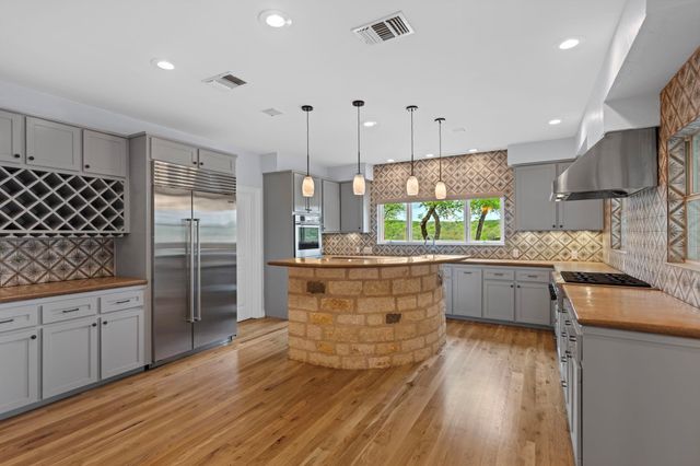 100 Rainbow's End, Wimberley, TX 78676