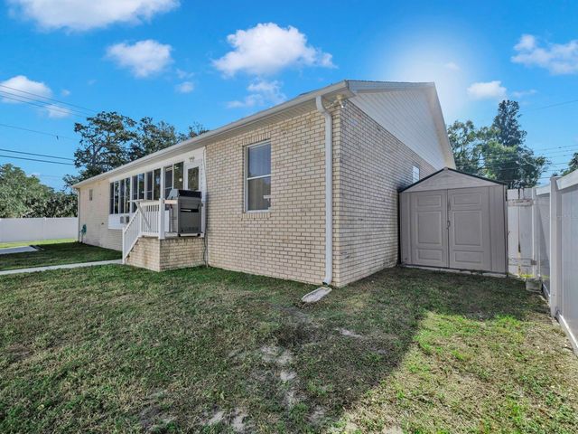 914 WOODLAND DRIVE, Seffner, FL 33584