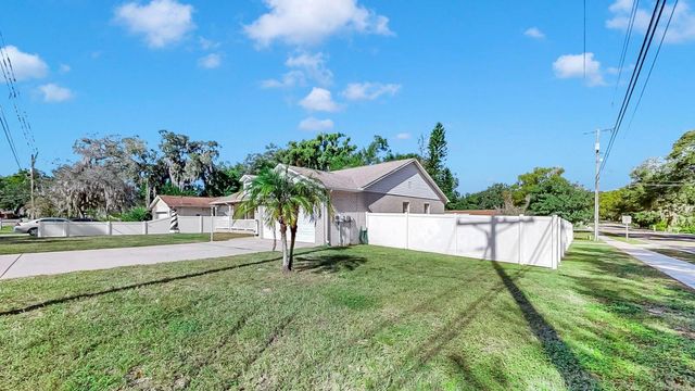 914 WOODLAND DRIVE, Seffner, FL 33584