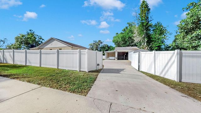 914 WOODLAND DRIVE, Seffner, FL 33584