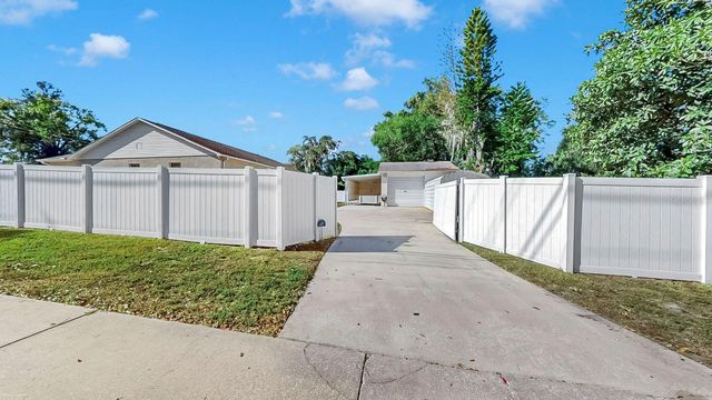 914 WOODLAND DRIVE, Seffner, FL 33584