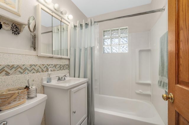 1062 Kenneth Street, Eagan, MN 55121