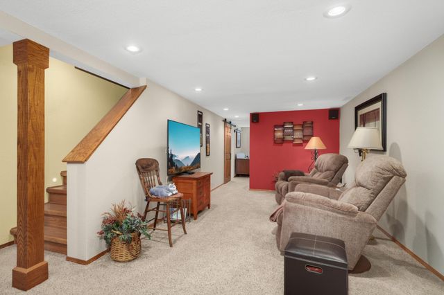 1062 Kenneth Street, Eagan, MN 55121