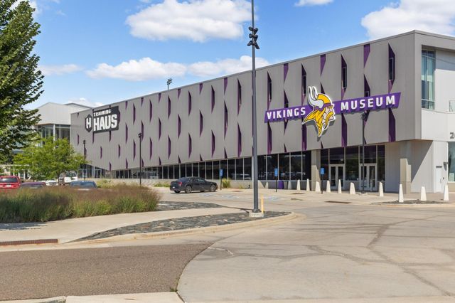 1062 Kenneth Street, Eagan, MN 55121