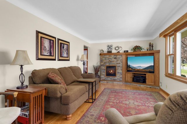 1062 Kenneth Street, Eagan, MN 55121