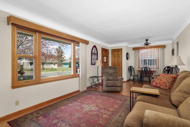 1062 Kenneth Street, Eagan, MN 55121