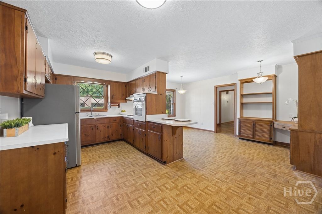 Image 12 of property listing at 104 Ansford Drive, Savannah, GA 31408