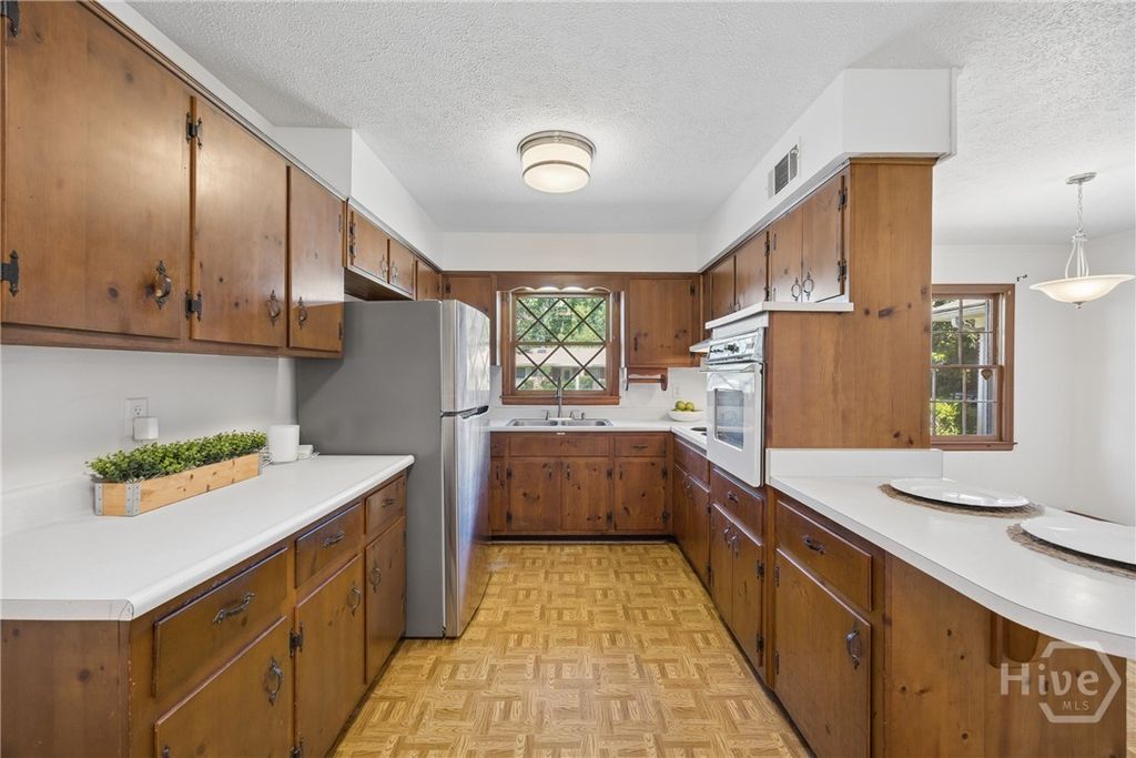 Image 15 of property listing at 104 Ansford Drive, Savannah, GA 31408