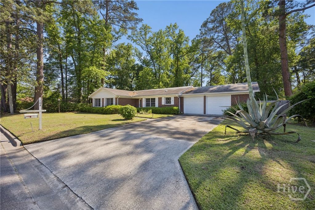 Image 2 of property listing at 104 Ansford Drive, Savannah, GA 31408